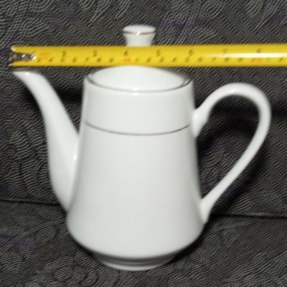PITCHER PREMIER FINE PORCELAIN - Picture 4 of 8